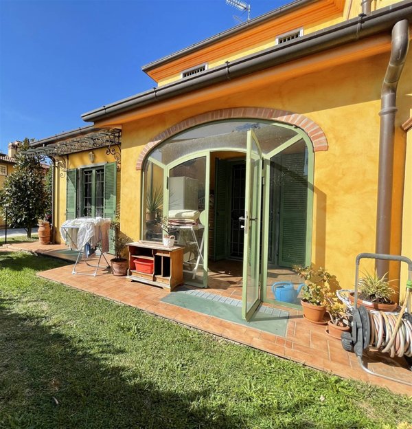 casa indipendente in vendita a Castelnuovo Magra in zona Palvotrisia