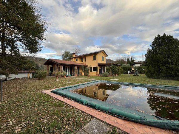 casa indipendente in vendita a Castelnuovo Magra in zona Palvotrisia