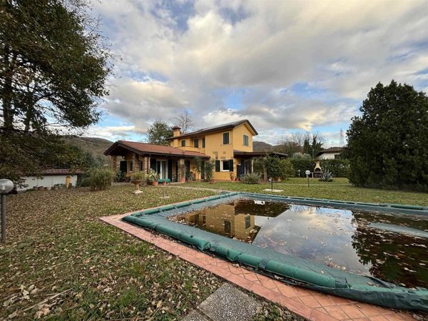 casa indipendente in vendita a Castelnuovo Magra