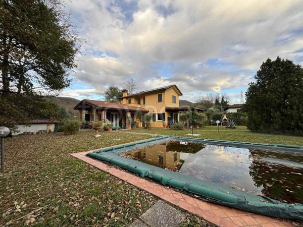 casa indipendente in vendita a Castelnuovo Magra