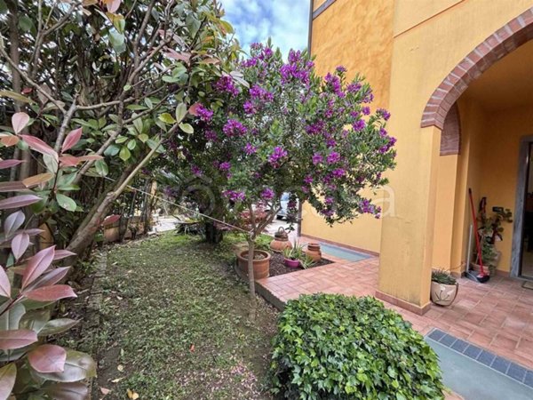 casa indipendente in vendita a Castelnuovo Magra in zona Palvotrisia