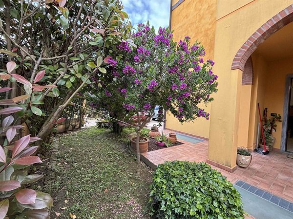 casa indipendente in vendita a Castelnuovo Magra in zona Palvotrisia