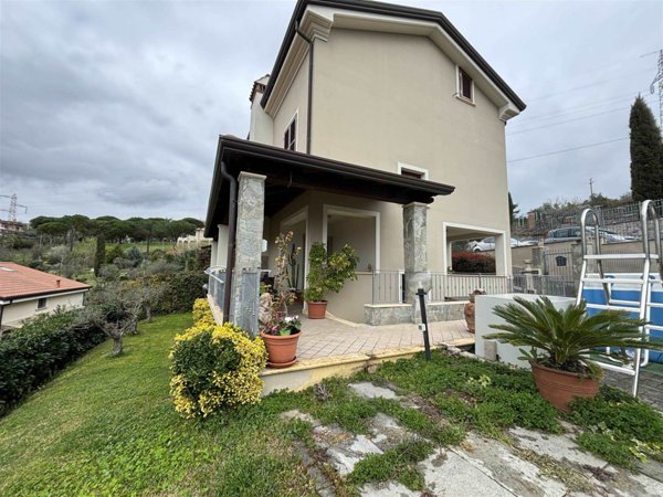 casa indipendente in vendita a Castelnuovo Magra in zona Palvotrisia