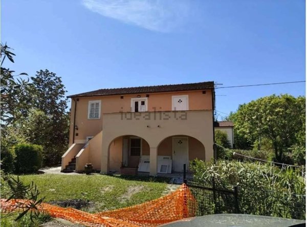 casa indipendente in vendita a Castelnuovo Magra in zona Colombiera