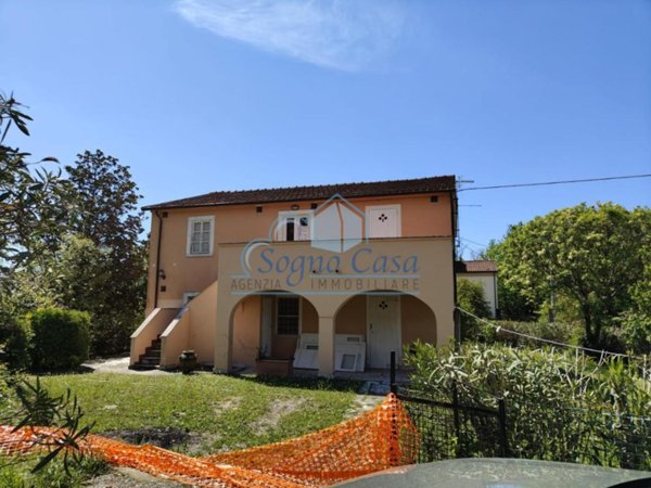 casa indipendente in vendita a Castelnuovo Magra in zona Marciano