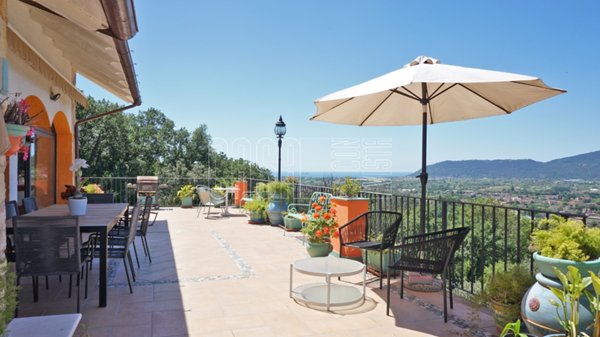 casa indipendente in vendita a Castelnuovo Magra