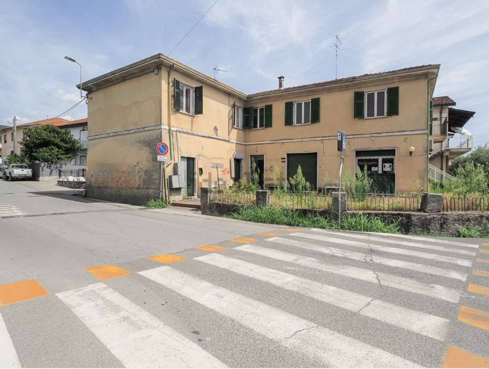 casa indipendente in vendita a Castelnuovo Magra in zona Molicciara