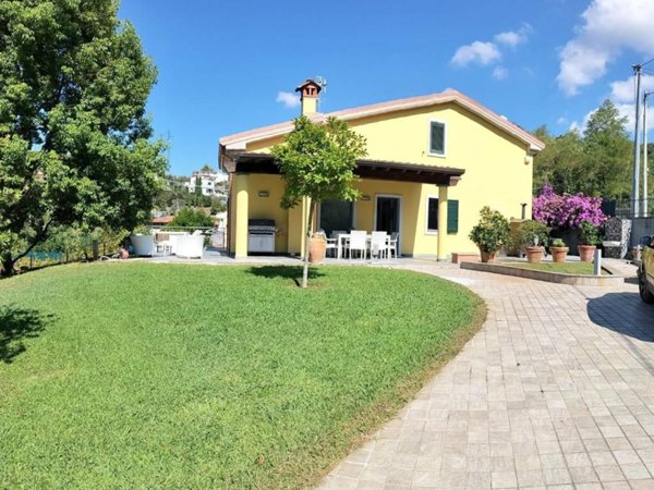 casa indipendente in vendita a Castelnuovo Magra in zona Molicciara