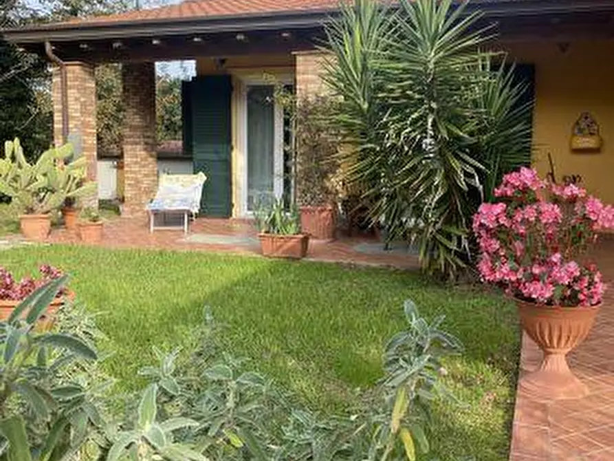 casa indipendente in vendita a Castelnuovo Magra in zona Palvotrisia
