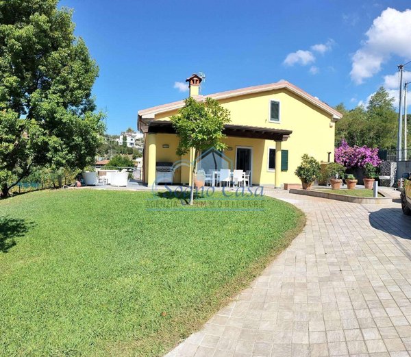 casa indipendente in vendita a Castelnuovo Magra