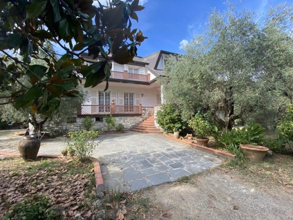 casa indipendente in vendita a Castelnuovo Magra in zona Colombiera