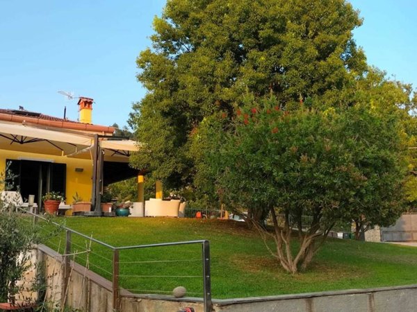 casa indipendente in vendita a Castelnuovo Magra