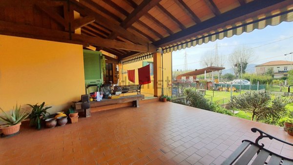 casa indipendente in vendita a Castelnuovo Magra in zona Palvotrisia