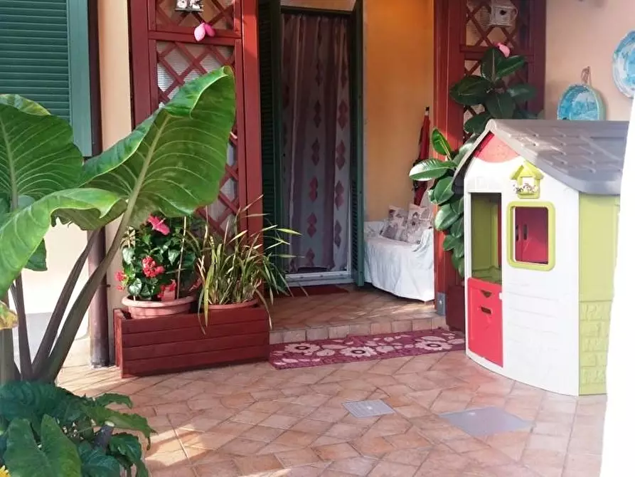 casa indipendente in vendita a Castelnuovo Magra in zona Palvotrisia