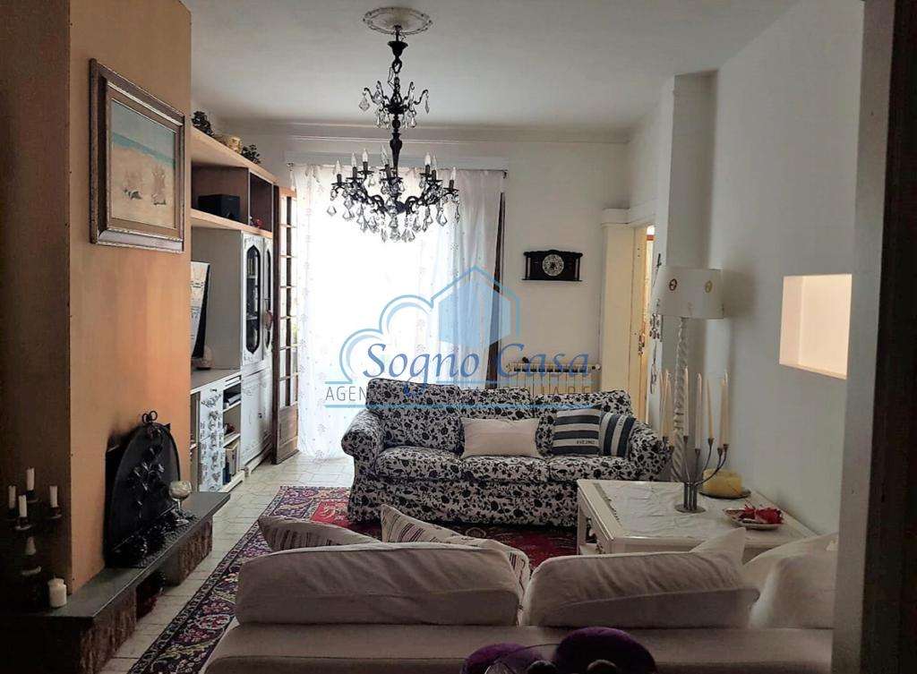 casa indipendente in vendita a Castelnuovo Magra