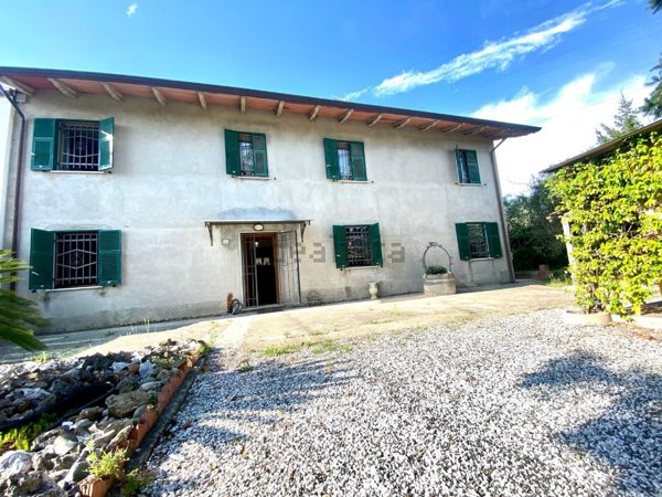 casa indipendente in vendita a Castelnuovo Magra in zona Colombiera
