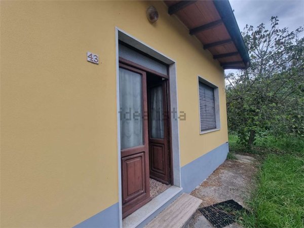 casa indipendente in vendita a Castelnuovo Magra
