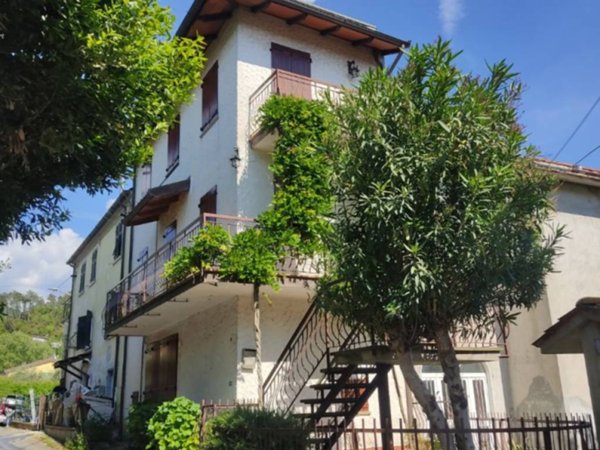 casa indipendente in vendita a Castelnuovo Magra in zona Colombiera