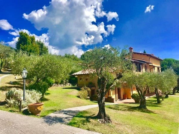 casa indipendente in vendita a Castelnuovo Magra in zona Colombiera