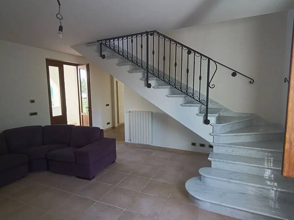 casa indipendente in vendita a Castelnuovo Magra in zona Molicciara