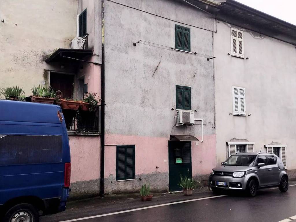casa indipendente in vendita a Castelnuovo Magra in zona Colombiera