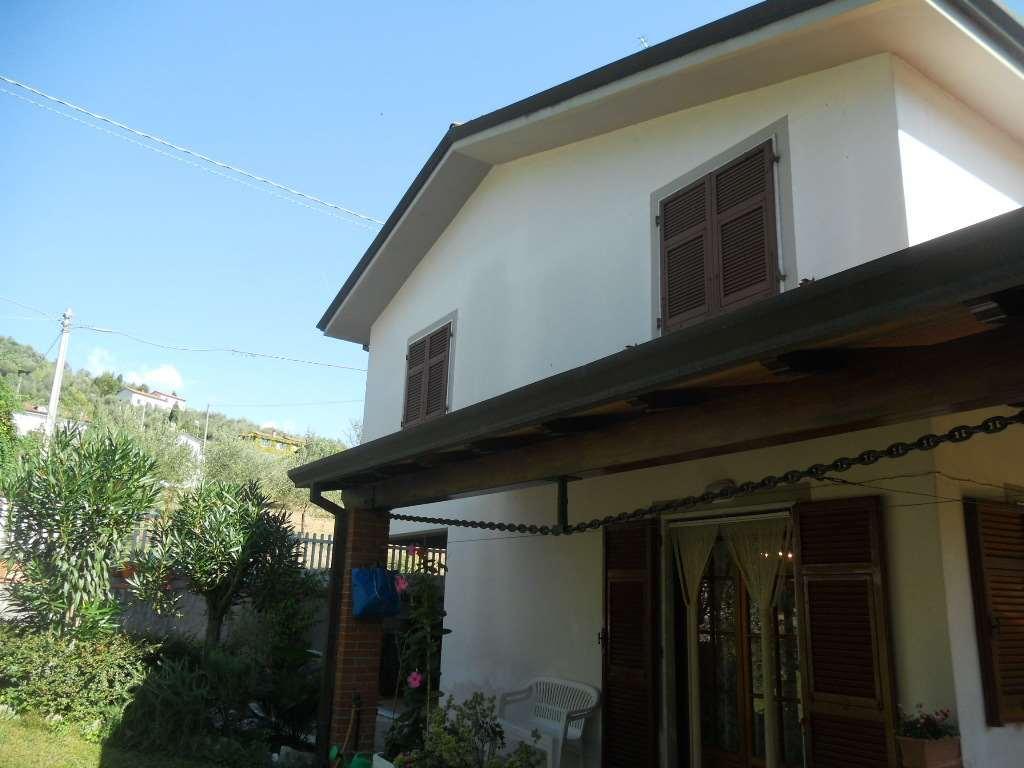 casa indipendente in vendita a Castelnuovo Magra
