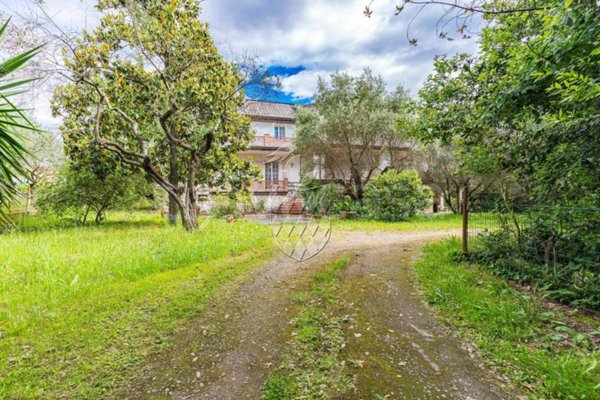 casa indipendente in vendita a Castelnuovo Magra