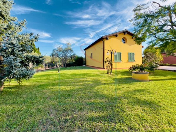 casa indipendente in vendita a Castelnuovo Magra in zona Molicciara