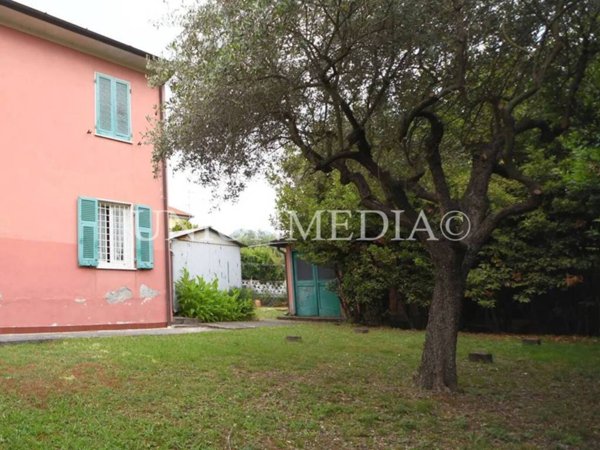 casa indipendente in vendita a Castelnuovo Magra in zona Molicciara