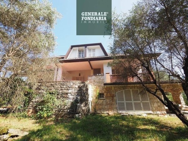 casa indipendente in vendita a Castelnuovo Magra in zona Molicciara