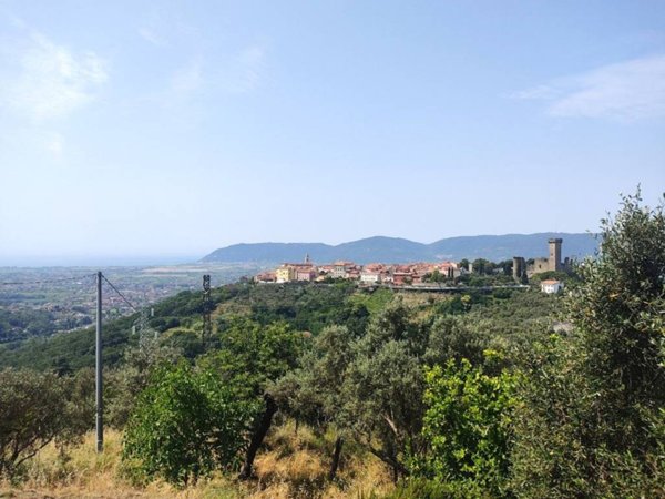 casa indipendente in vendita a Castelnuovo Magra