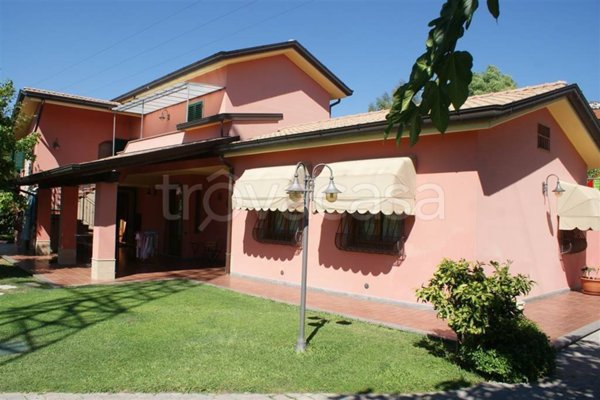 casa indipendente in vendita a Castelnuovo Magra in zona Colombiera