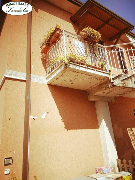 casa indipendente in vendita a Castelnuovo Magra in zona Molicciara