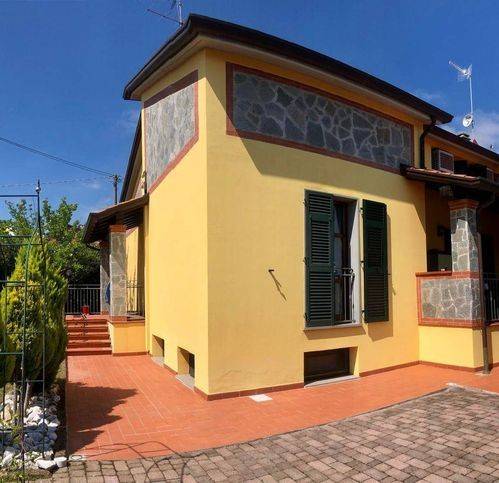 casa indipendente in vendita a Castelnuovo Magra in zona Colombiera