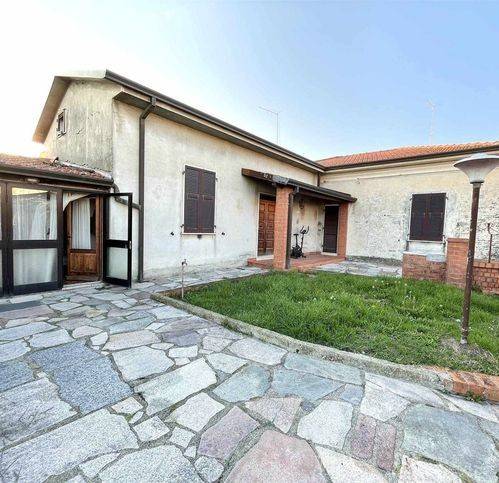 casa indipendente in vendita a Castelnuovo Magra