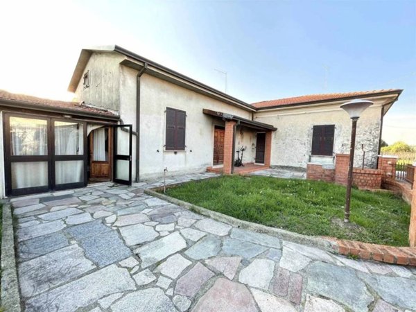 casa indipendente in vendita a Castelnuovo Magra