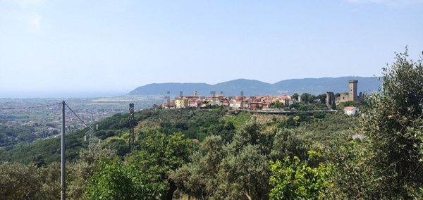 casa indipendente in vendita a Castelnuovo Magra