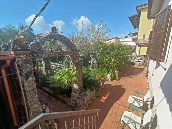 casa indipendente in vendita a Castelnuovo Magra in zona Molicciara