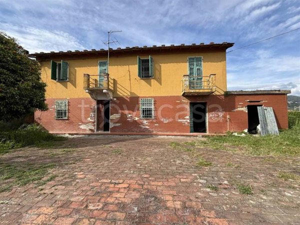 casa indipendente in vendita a Castelnuovo Magra