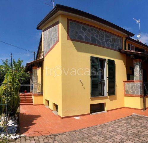 casa indipendente in vendita a Castelnuovo Magra in zona Colombiera