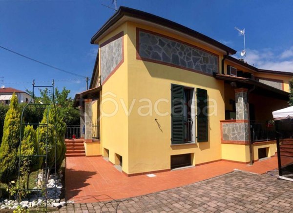 casa indipendente in vendita a Castelnuovo Magra in zona Colombiera