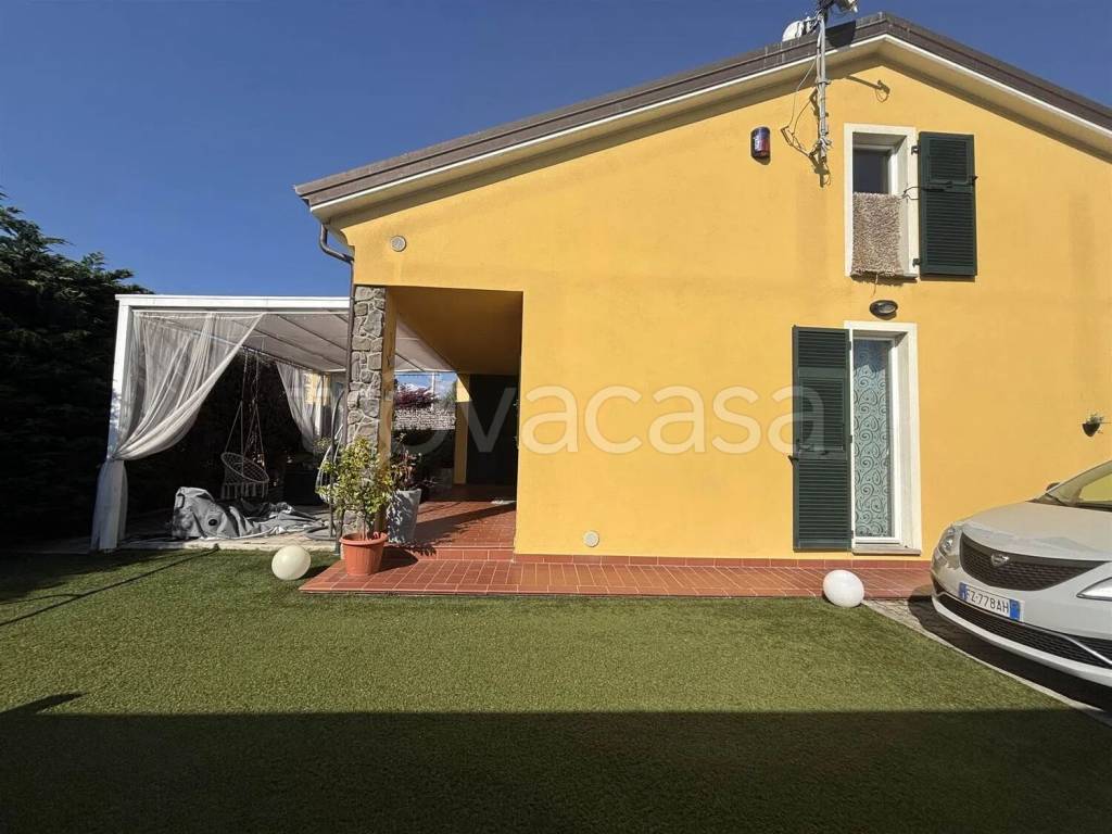casa indipendente in vendita a Castelnuovo Magra