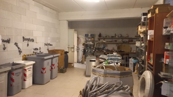 locale di sgombero in vendita a Castelnuovo Magra in zona Molicciara