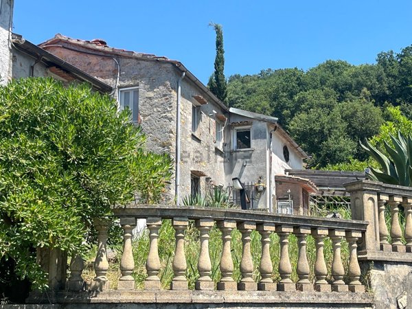 casa indipendente in vendita a Castelnuovo Magra