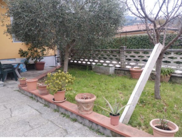 casa indipendente in vendita a Castelnuovo Magra in zona Colombiera