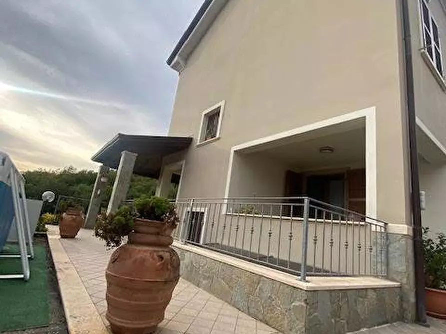 casa indipendente in vendita a Castelnuovo Magra