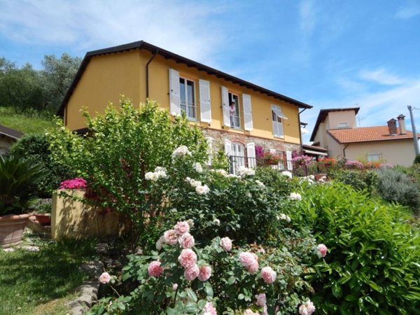 casa indipendente in vendita a Castelnuovo Magra