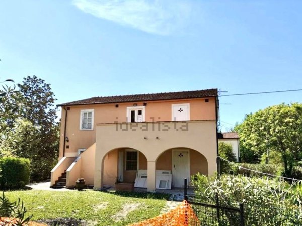 casa indipendente in vendita a Castelnuovo Magra in zona Colombiera