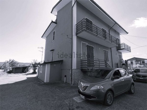 casa indipendente in vendita a Castelnuovo Magra