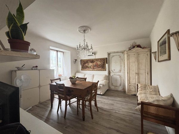 casa indipendente in vendita a Castelnuovo Magra in zona Palvotrisia